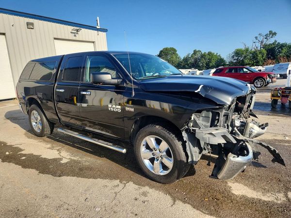 2017 RAM 1500 SLT QUAD CAB 4X4
