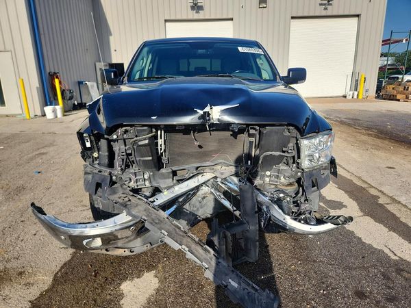 2017 RAM 1500 SLT QUAD CAB 4X4