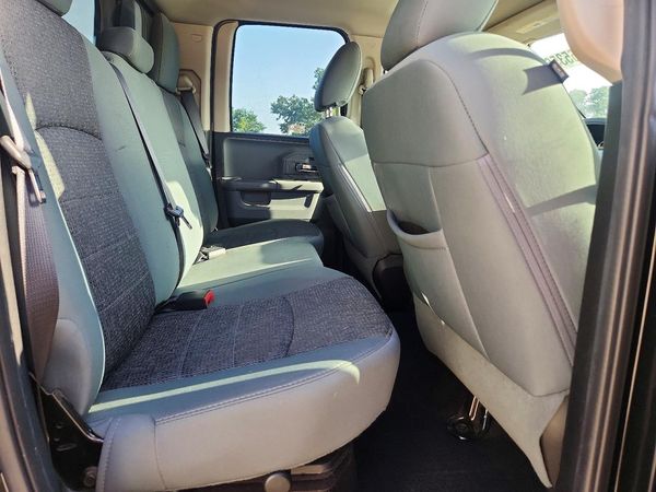 2017 RAM 1500 SLT QUAD CAB 4X4
