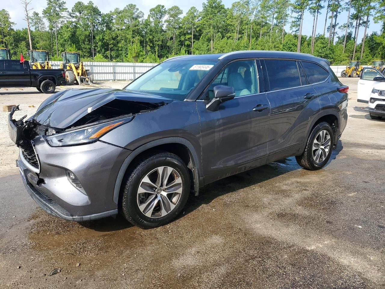 2022 TOYOTA HIGHLANDER XLE