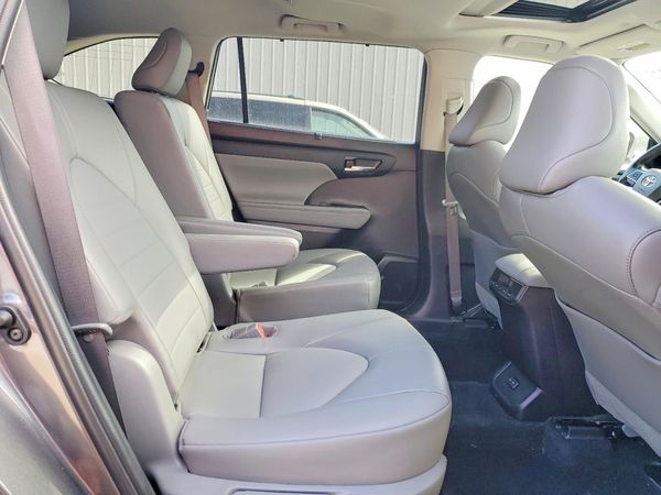 2022 TOYOTA HIGHLANDER XLE