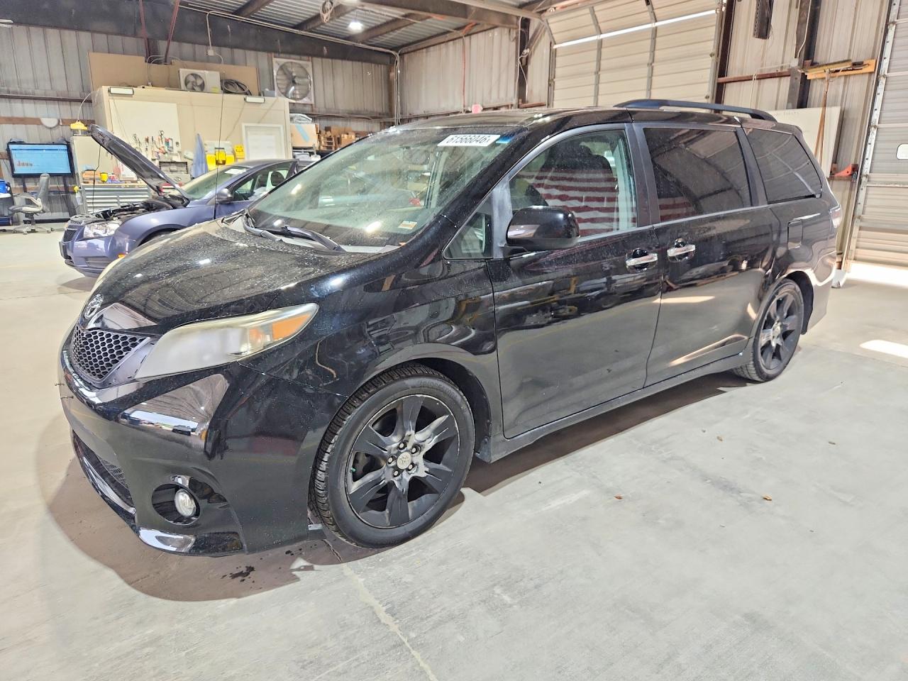 2014 TOYOTA SIENNA