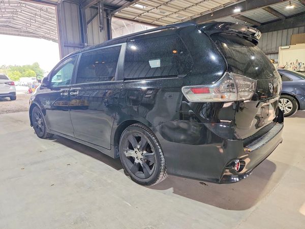 2014 TOYOTA SIENNA