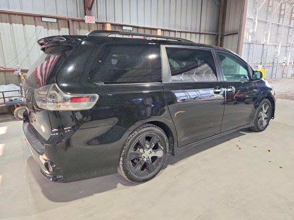 2014 TOYOTA SIENNA