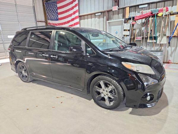 2014 TOYOTA SIENNA