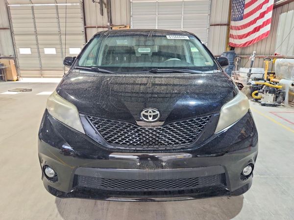 2014 TOYOTA SIENNA