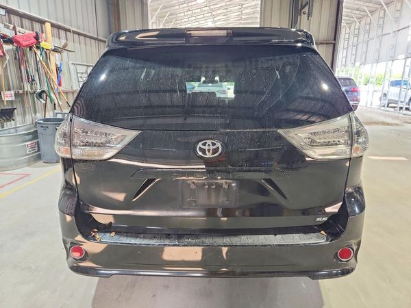 2014 TOYOTA SIENNA