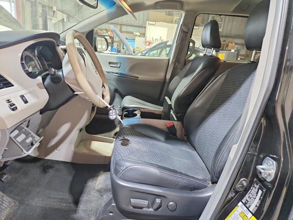 2014 TOYOTA SIENNA