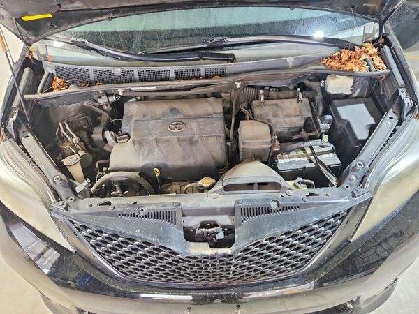 2014 TOYOTA SIENNA