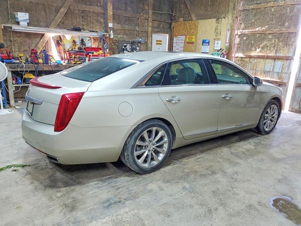 2014 CADILLAC XTS Luxury