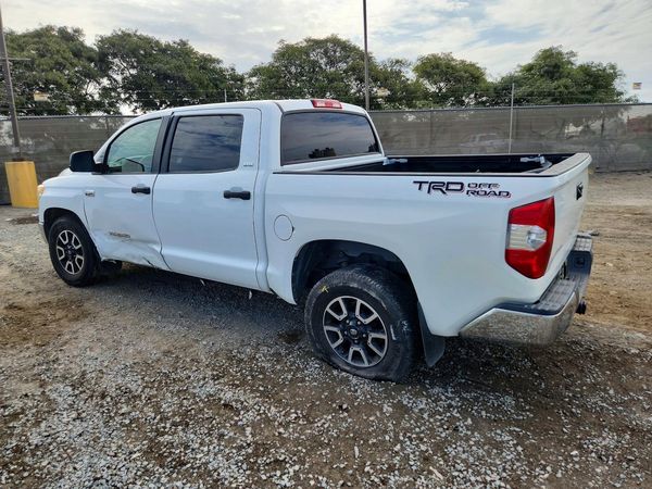 2017 TOYOTA TUNDRA