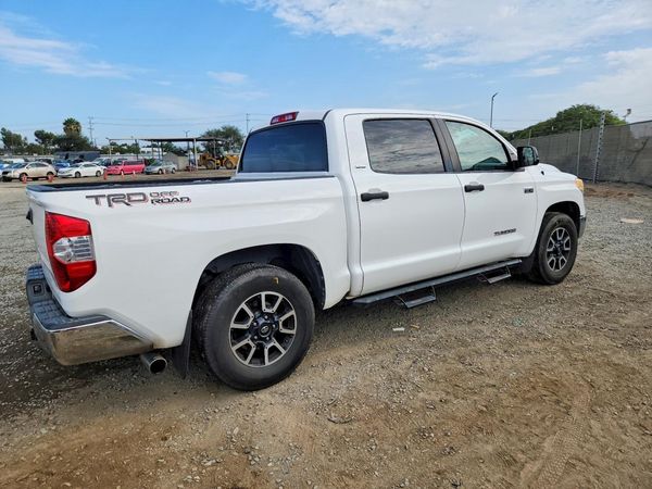 2017 TOYOTA TUNDRA