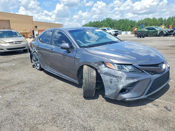 2020 TOYOTA CAMRY SE Hybrid — Passenger 3/4