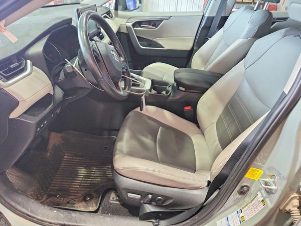 2019 TOYOTA RAV4 XLE Premium