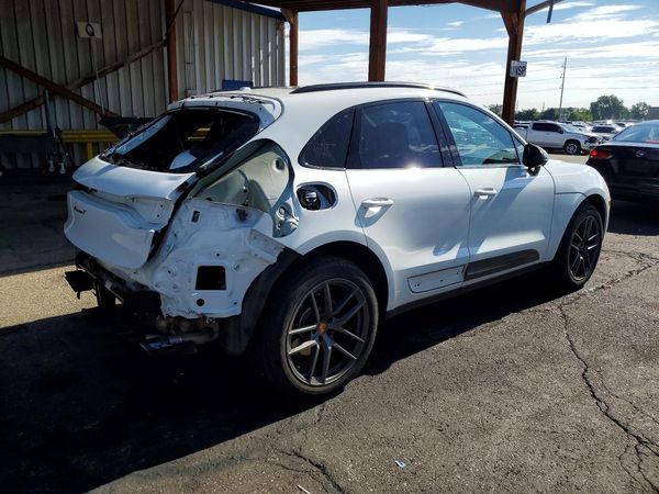 2024 PORSCHE MACAN