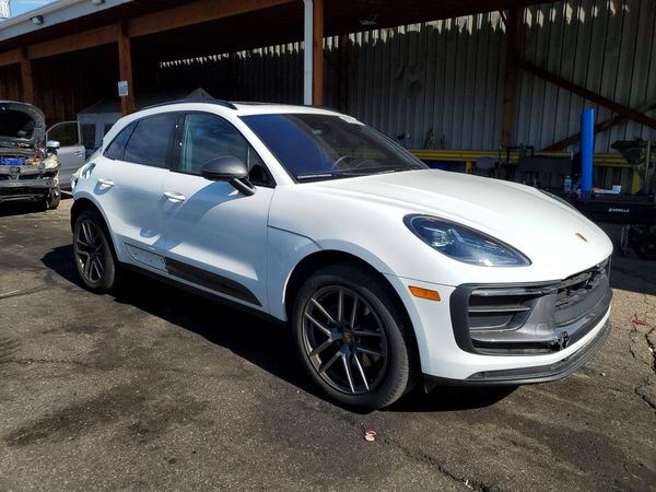 2024 PORSCHE MACAN