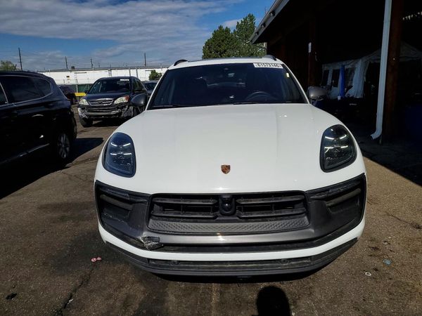 2024 PORSCHE MACAN