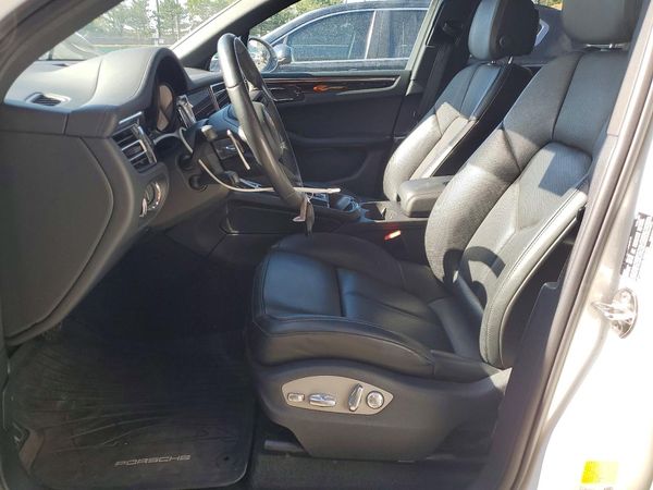 2024 PORSCHE MACAN