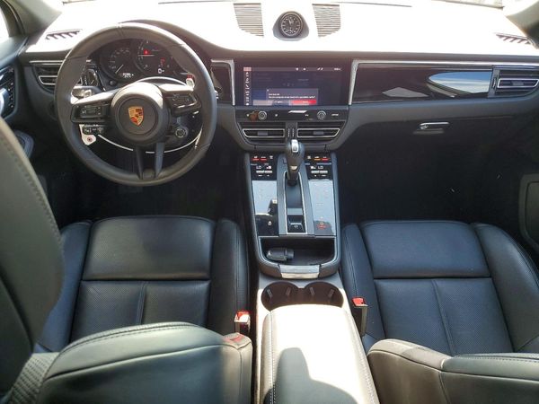 2024 PORSCHE MACAN