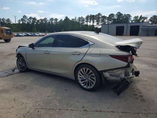 2019 LEXUS ES