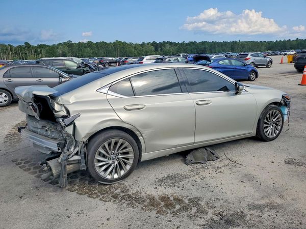 2019 LEXUS ES