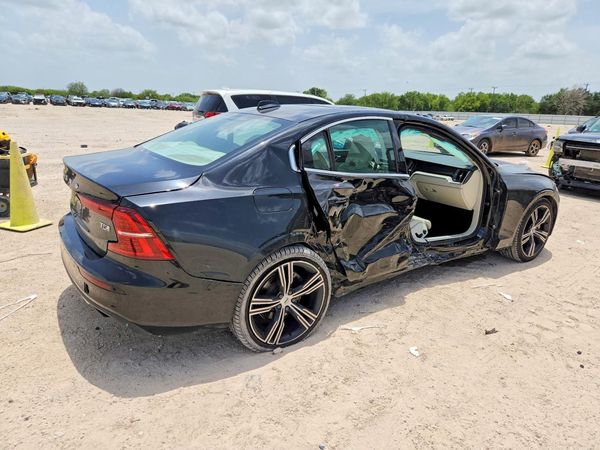 2019 VOLVO S60