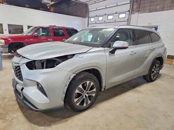 2021 TOYOTA HIGHLANDER XLE