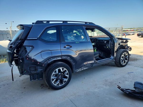 2025 SUBARU FORESTER Base Plus