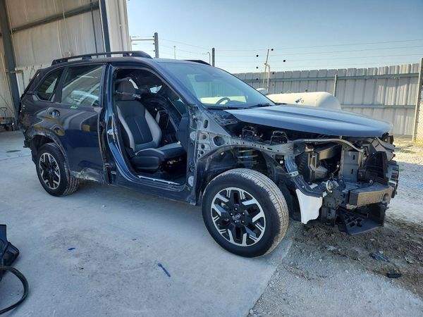 2025 SUBARU FORESTER Base Plus