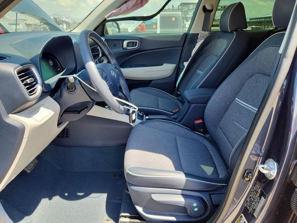 2025 HYUNDAI VENUE SEL, Limited