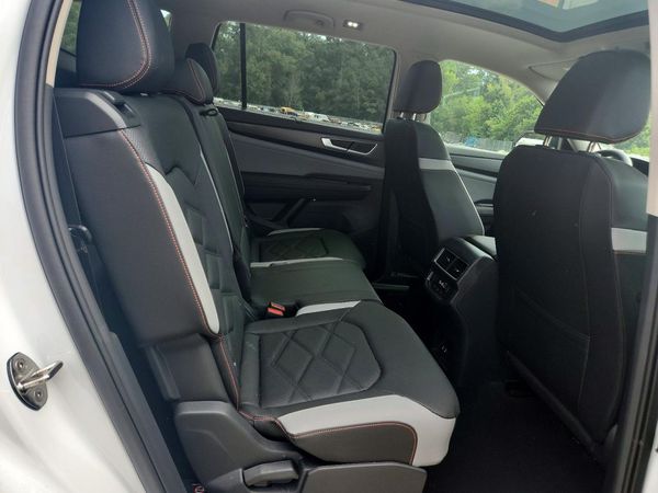 2026 VOLKSWAGEN ATLAS 4Motion Peak Edition SE