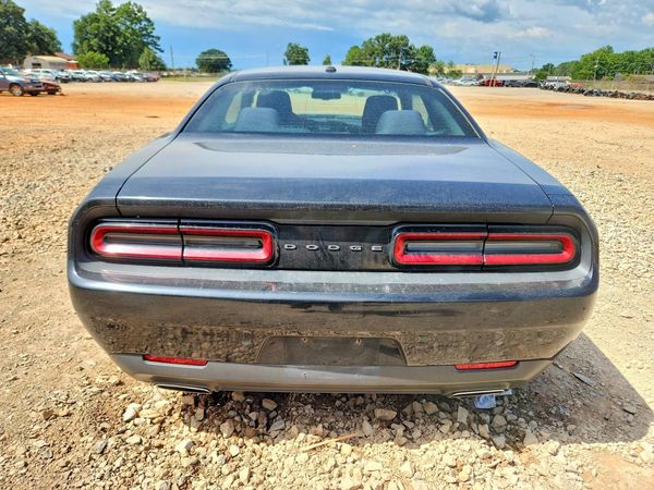 2016 DODGE CHALLENGER SXT