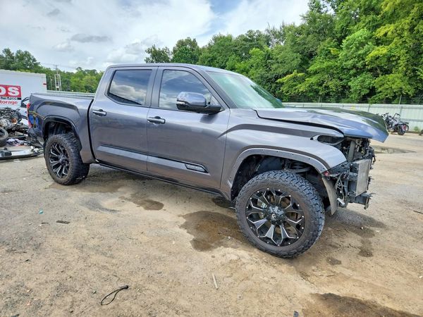 2024 TOYOTA TUNDRA Platinum