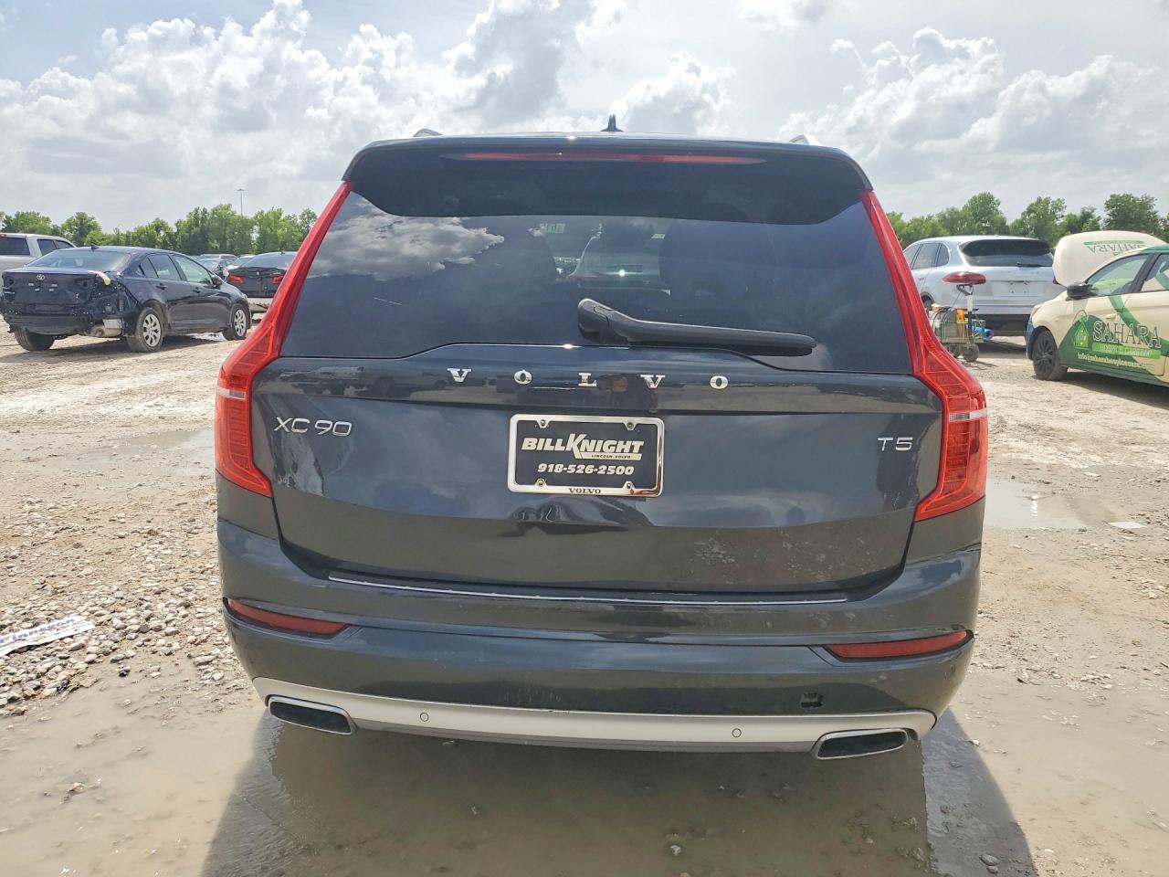 2021 VOLVO XC90 Momentum