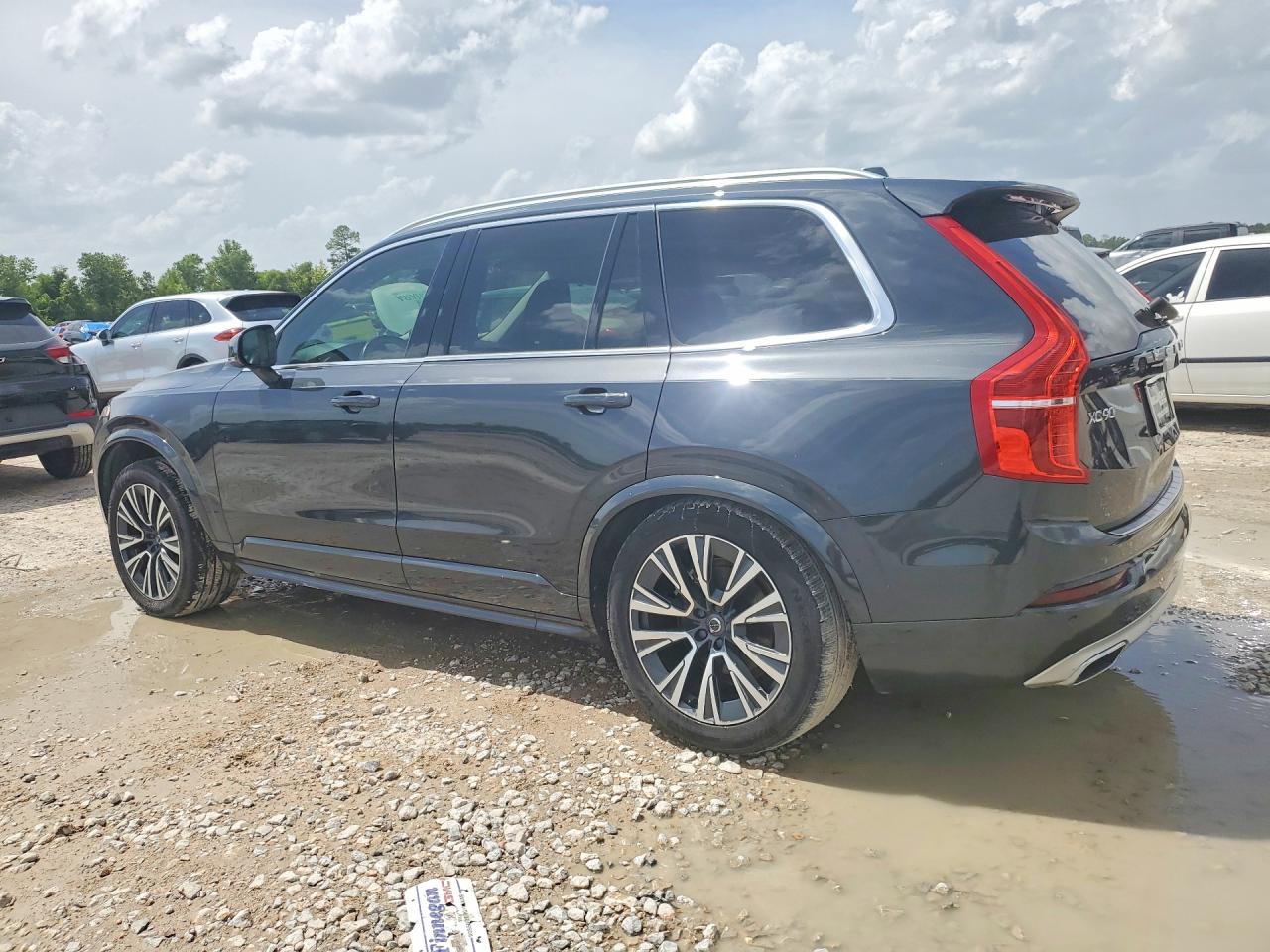 2021 VOLVO XC90 Momentum