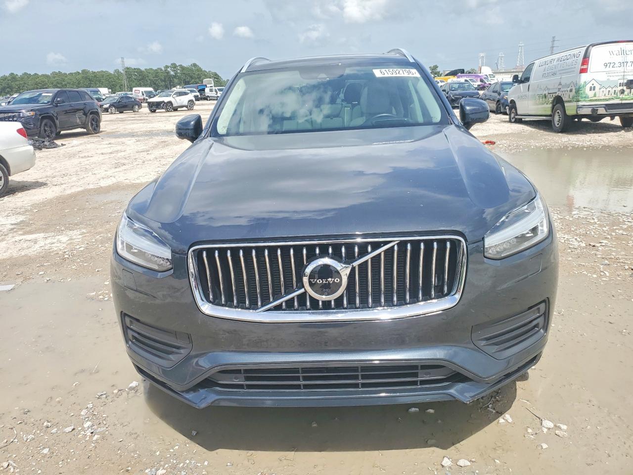 2021 VOLVO XC90 Momentum