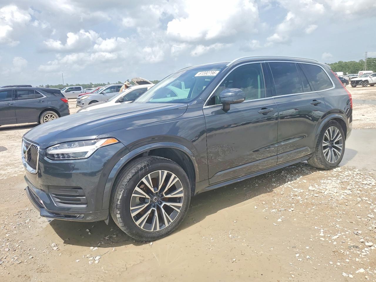 2021 VOLVO XC90 Momentum