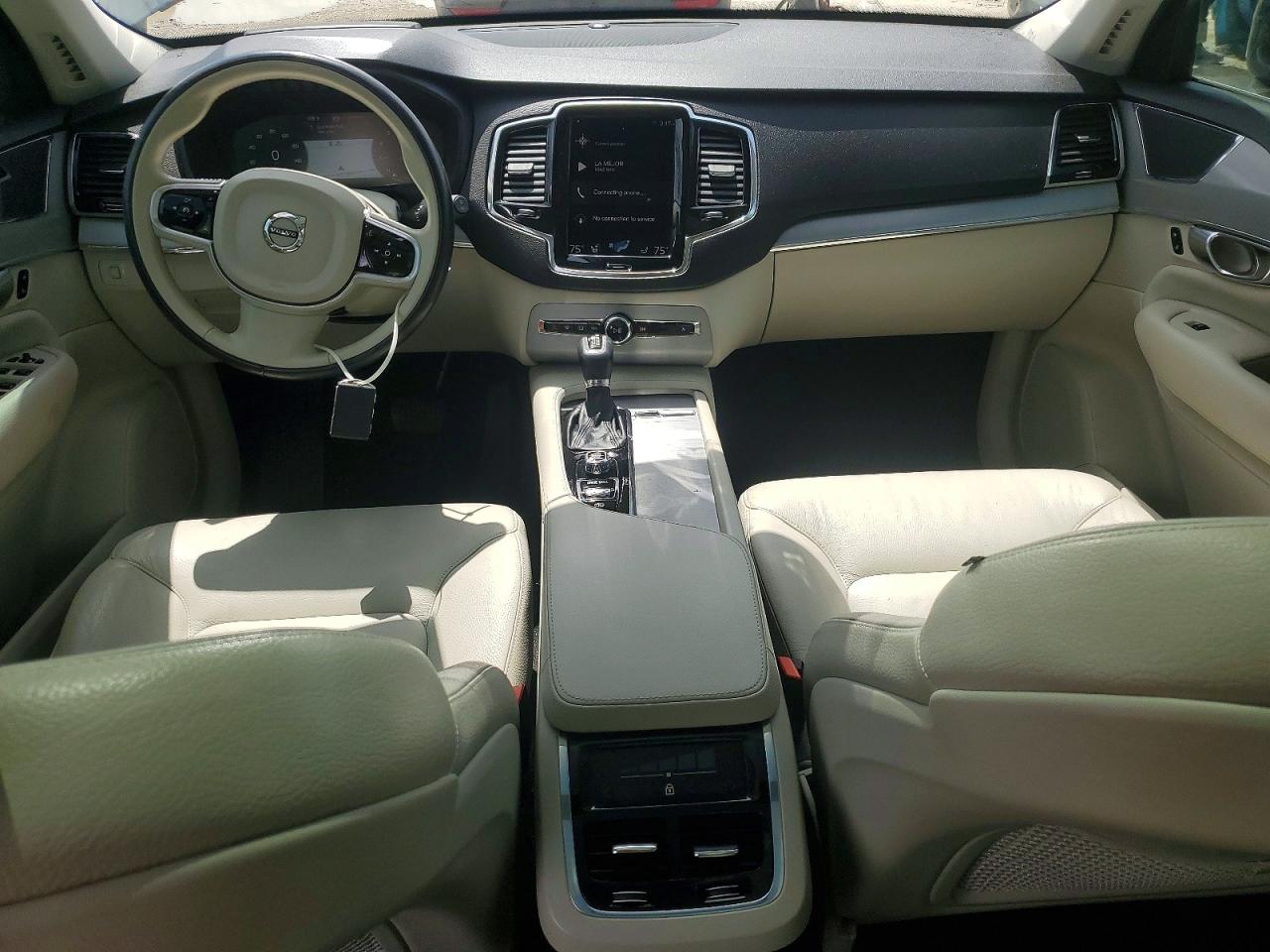 2021 VOLVO XC90 Momentum