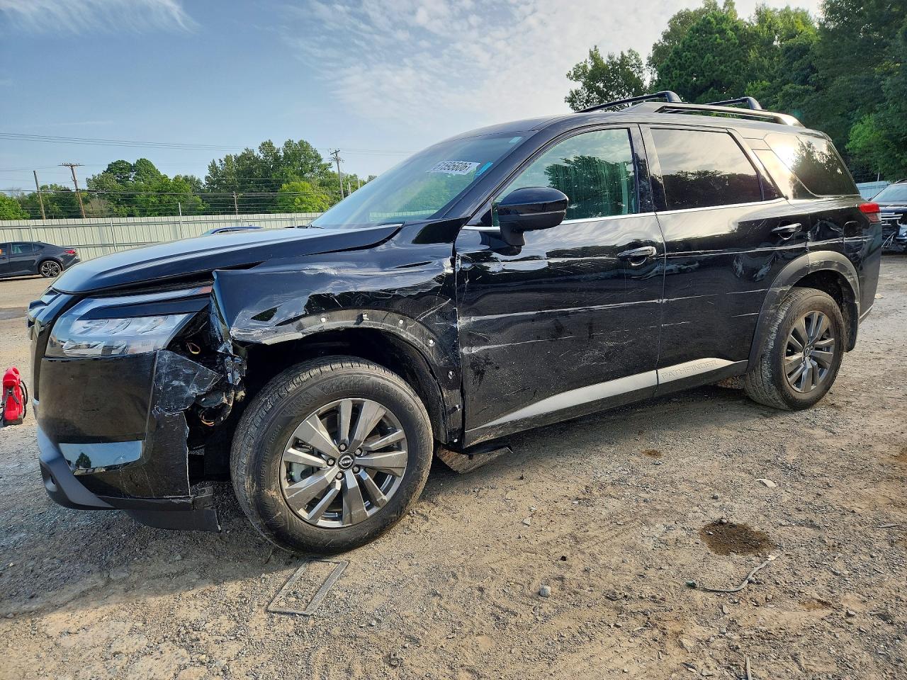 2025 NISSAN PATHFINDER SV