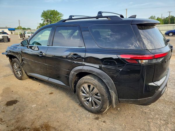 2025 NISSAN PATHFINDER SV