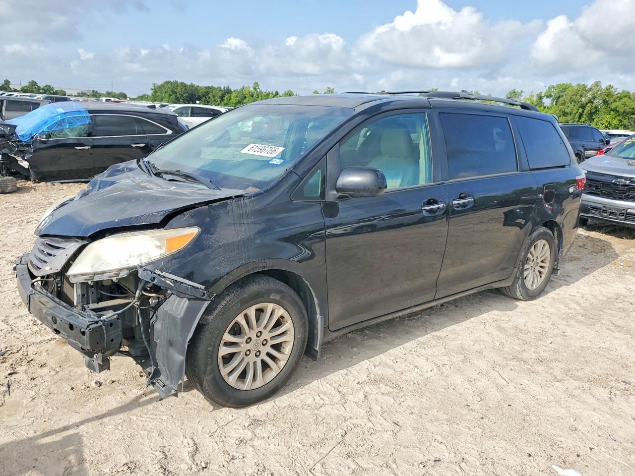 2015 TOYOTA SIENNA