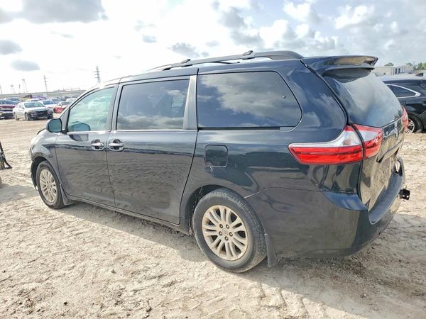 2015 TOYOTA SIENNA