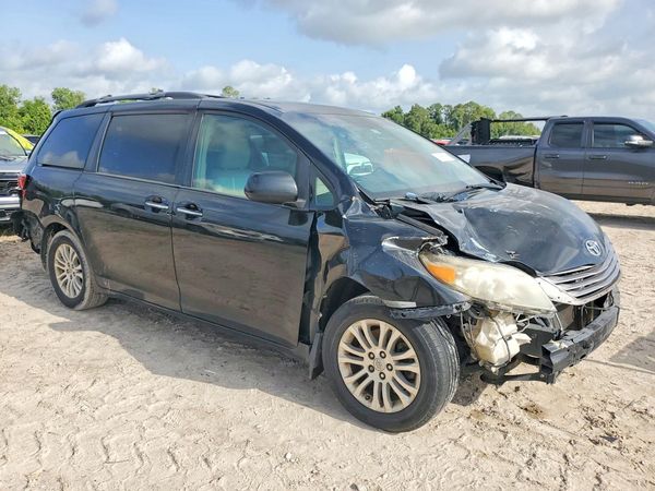 2015 TOYOTA SIENNA