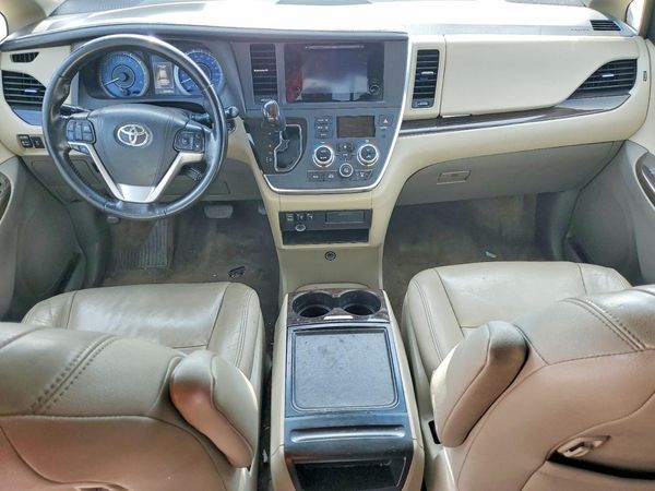 2015 TOYOTA SIENNA
