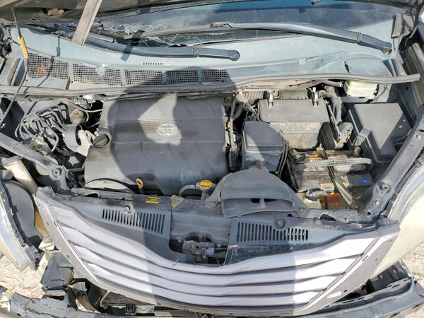 2015 TOYOTA SIENNA