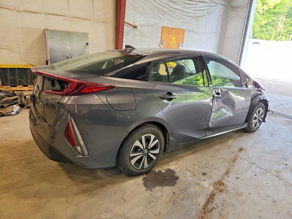 2018 TOYOTA PRIUS Plus/Premium/Advanced