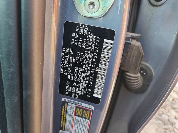 2023 KIA SORENTO S