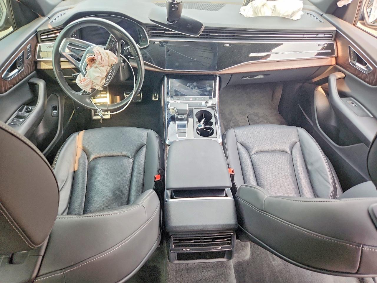 2020 AUDI Q8