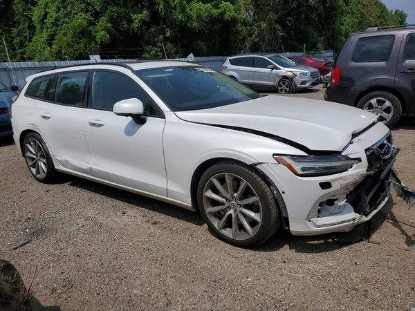 2019 VOLVO V60
