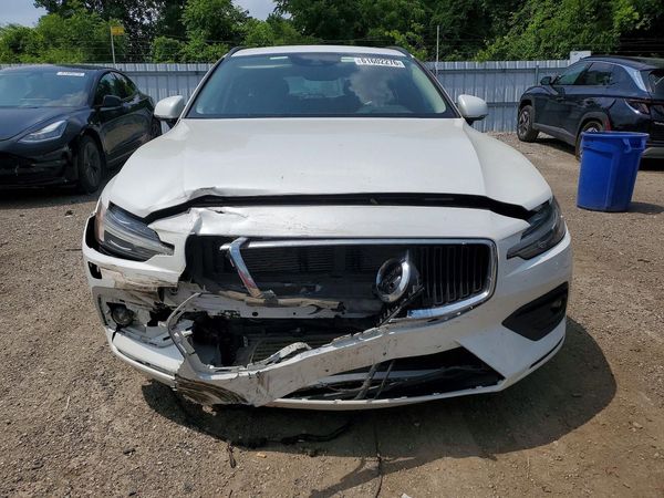 2019 VOLVO V60